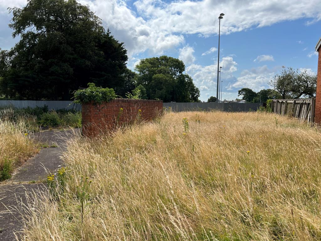 Lot: 115 - FREEHOLD LAND - Freehold Land for Sale in Cowes, Isle of Wight